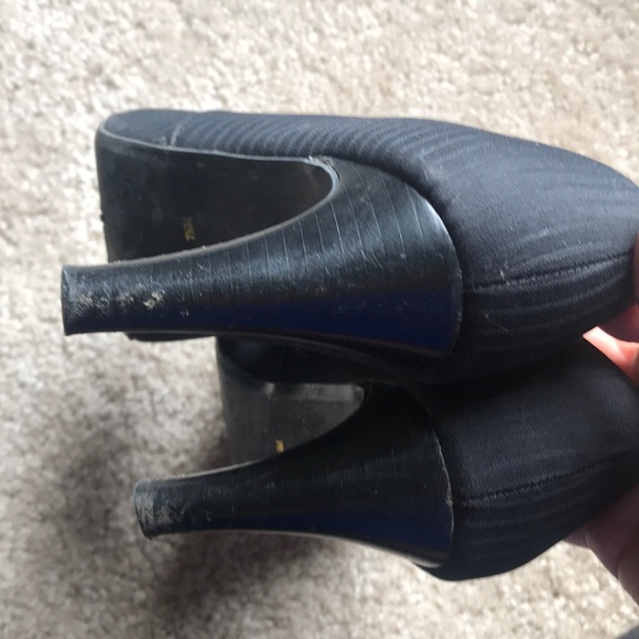 Pinstriped bow heels - Picture 3 of 5
